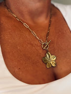 Collier fleur d'or