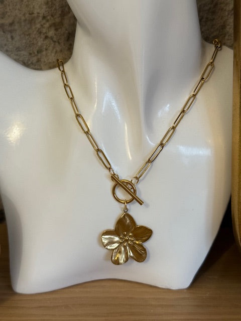 Collier fleur d'or