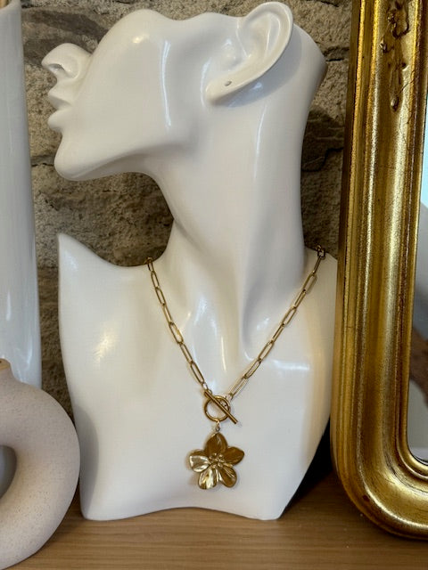 Collier fleur d'or